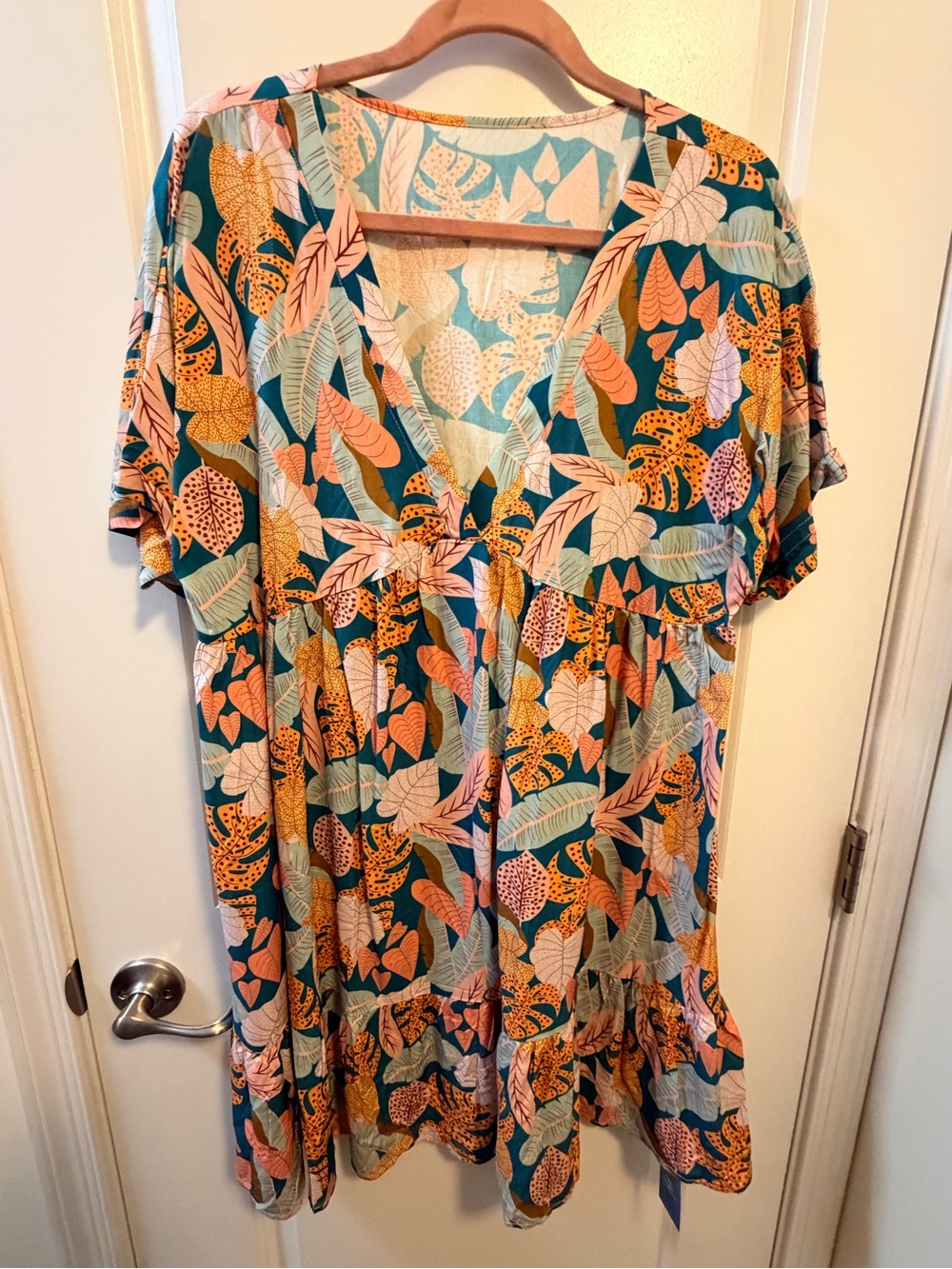Cupshe Teal Leaf Print V-Neck Tunic with Coral and Peach Accents